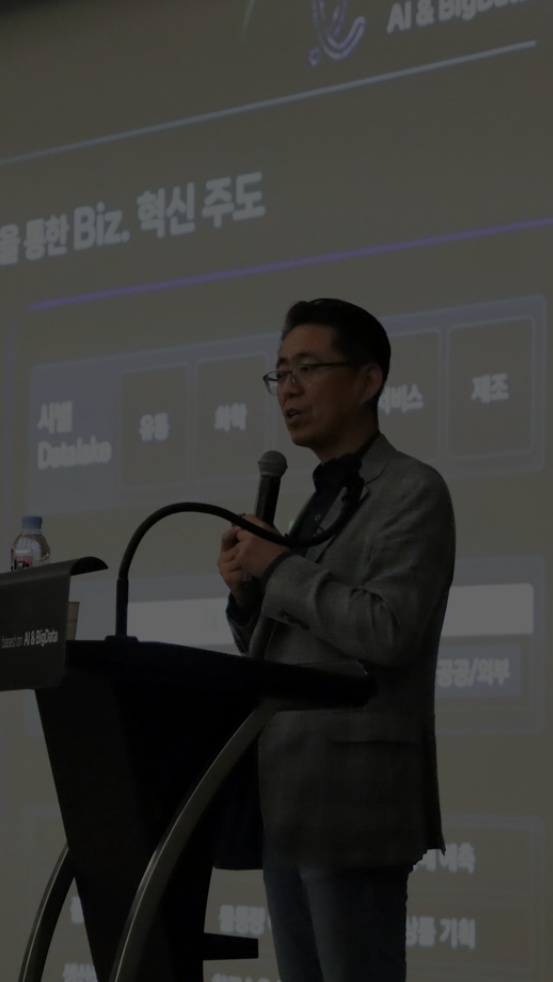 Lotte Data Communication CEO Noh Jun-hyung is giving a speech.;jsessionid=997CE2781DE957A5A522C4CC951CBC26